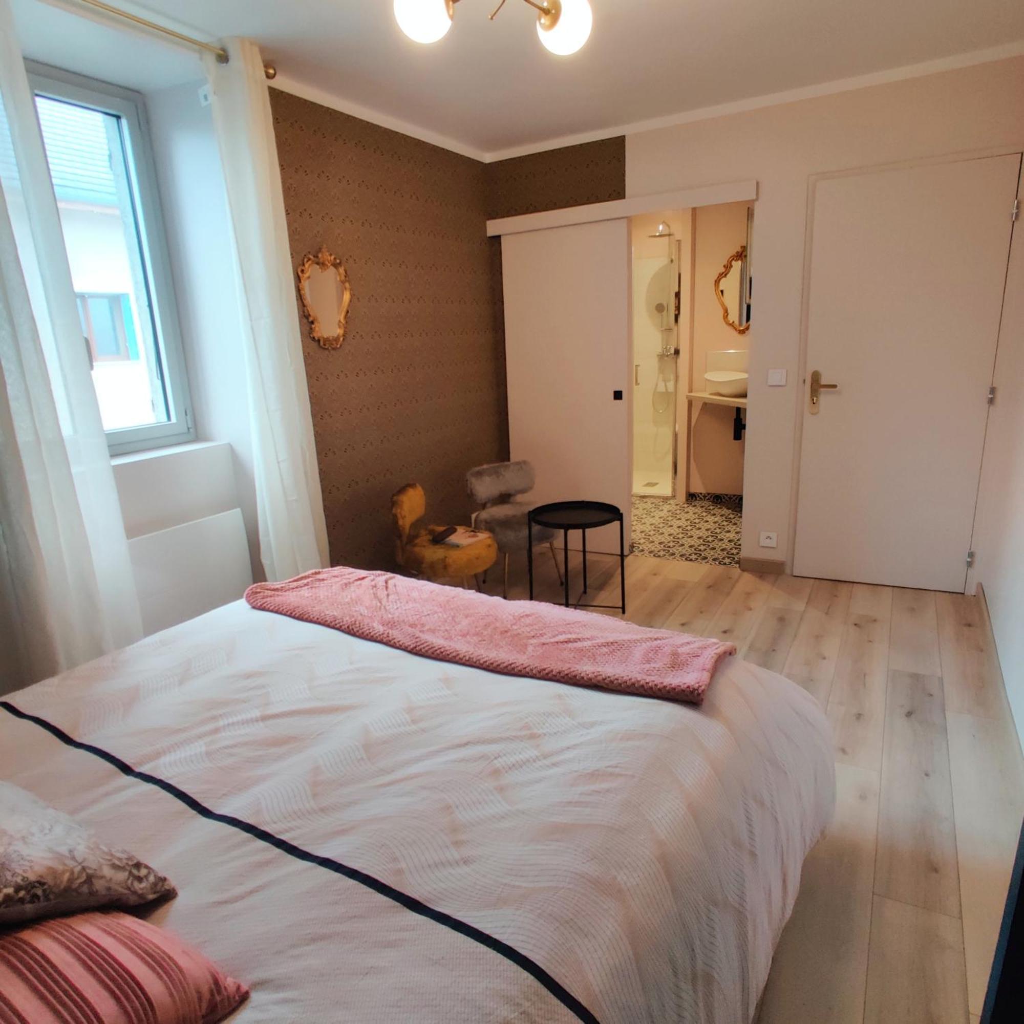Au Coin Du Chemin Hotel Chambéry Quarto foto