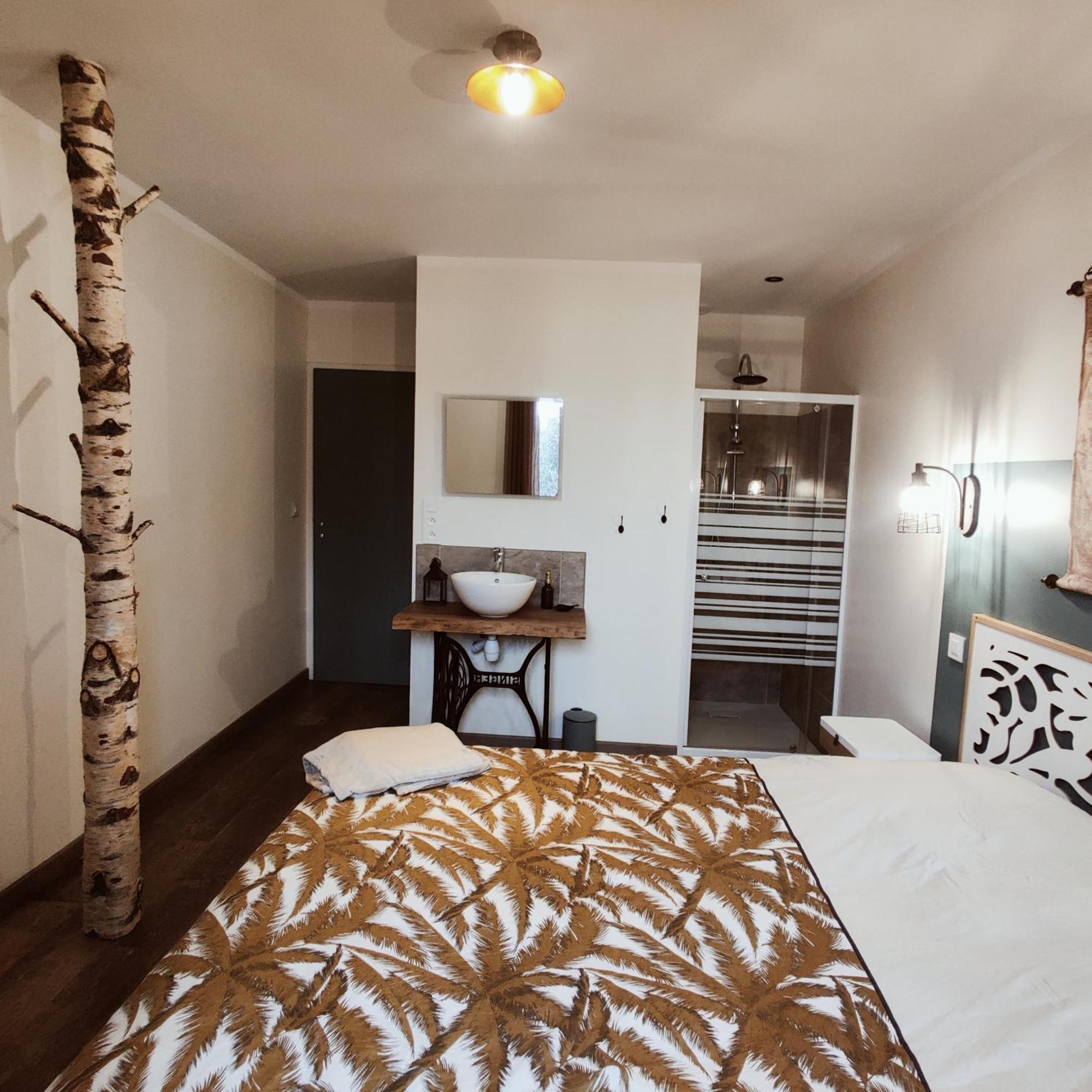 Au Coin Du Chemin Hotel Chambéry Quarto foto